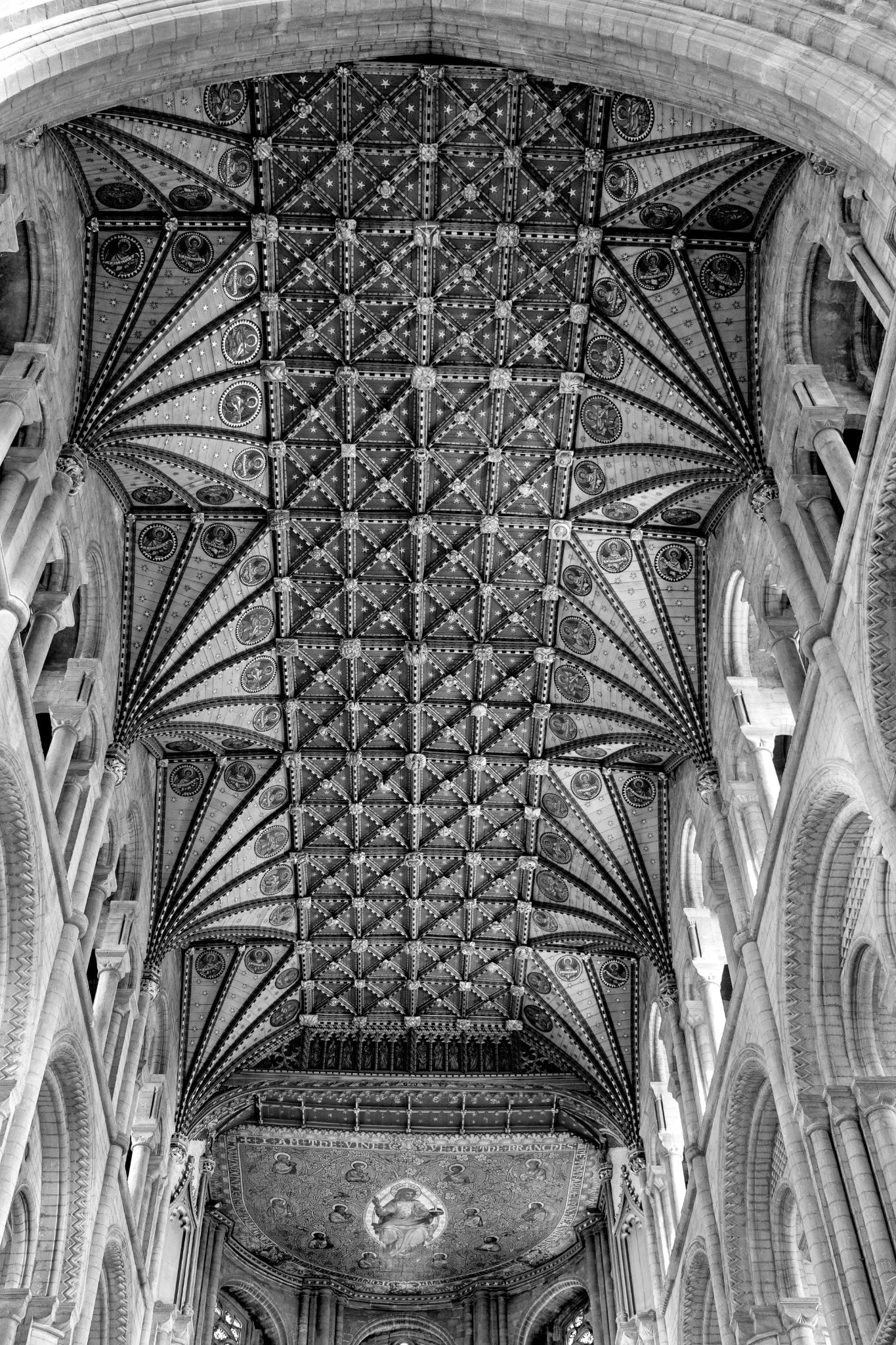 August 2019: Deckengewölbe der Kathedrale von Peterborough